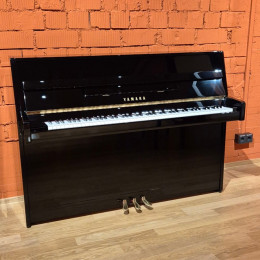 Yamaha b1 von 2023 in Black glossy