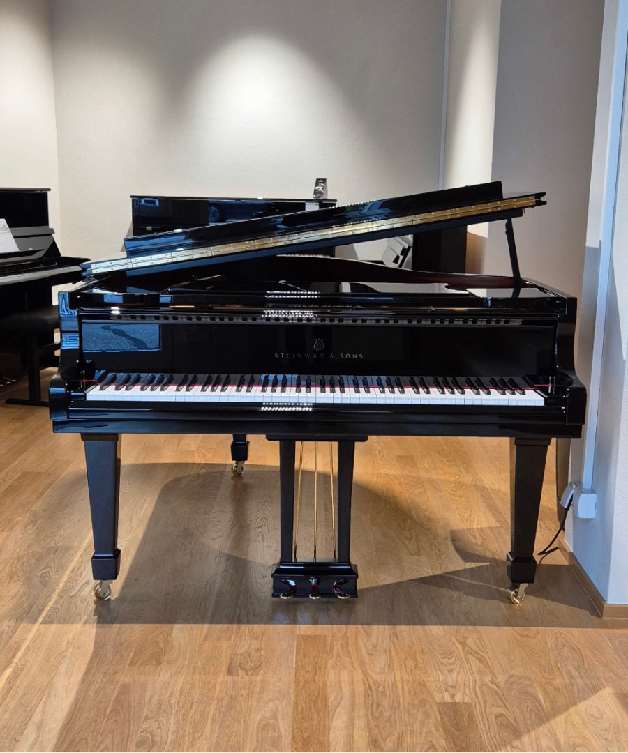 Steinway & Sons A-188 von 1991 in Black glossy