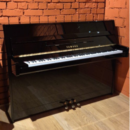 Yamaha b1 von 2024 in Black glossy