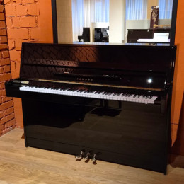 Yamaha C 110 von 2002 in Black glossy