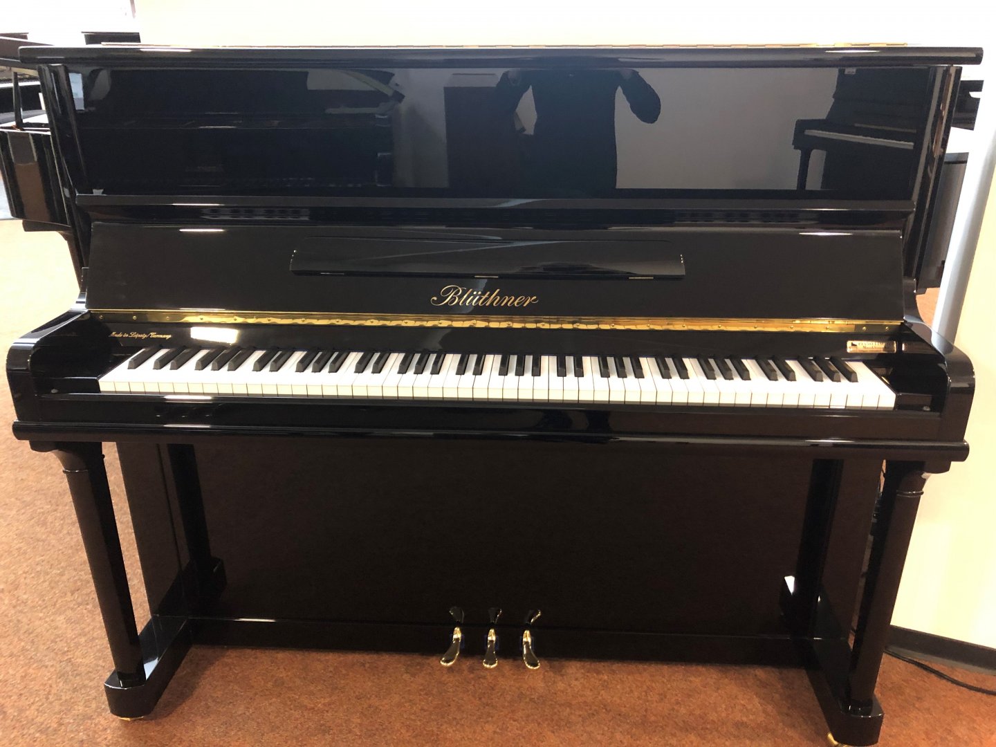 Blüthner 124A von 1996 in Black glossy