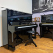 Yamaha U3 H von 1974 in Black glossy