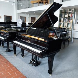 Steinway & Sons o von 1909 in Black glossy