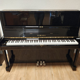 Yamaha U1A von 1992 in Black glossy