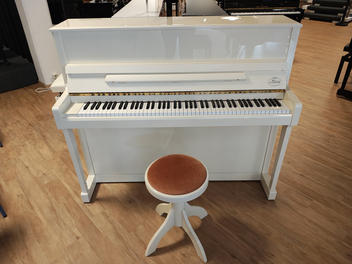 May Berlin T-119 von 1986 in White glossy