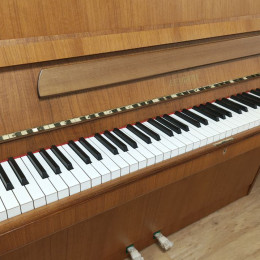 Feurich 112-M von 1968 in Walnut matt