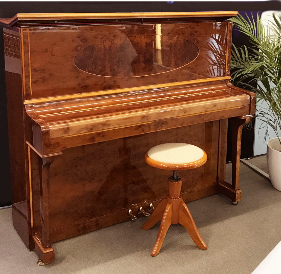 Seiler 128 von 1990 in Yew Wood glossy