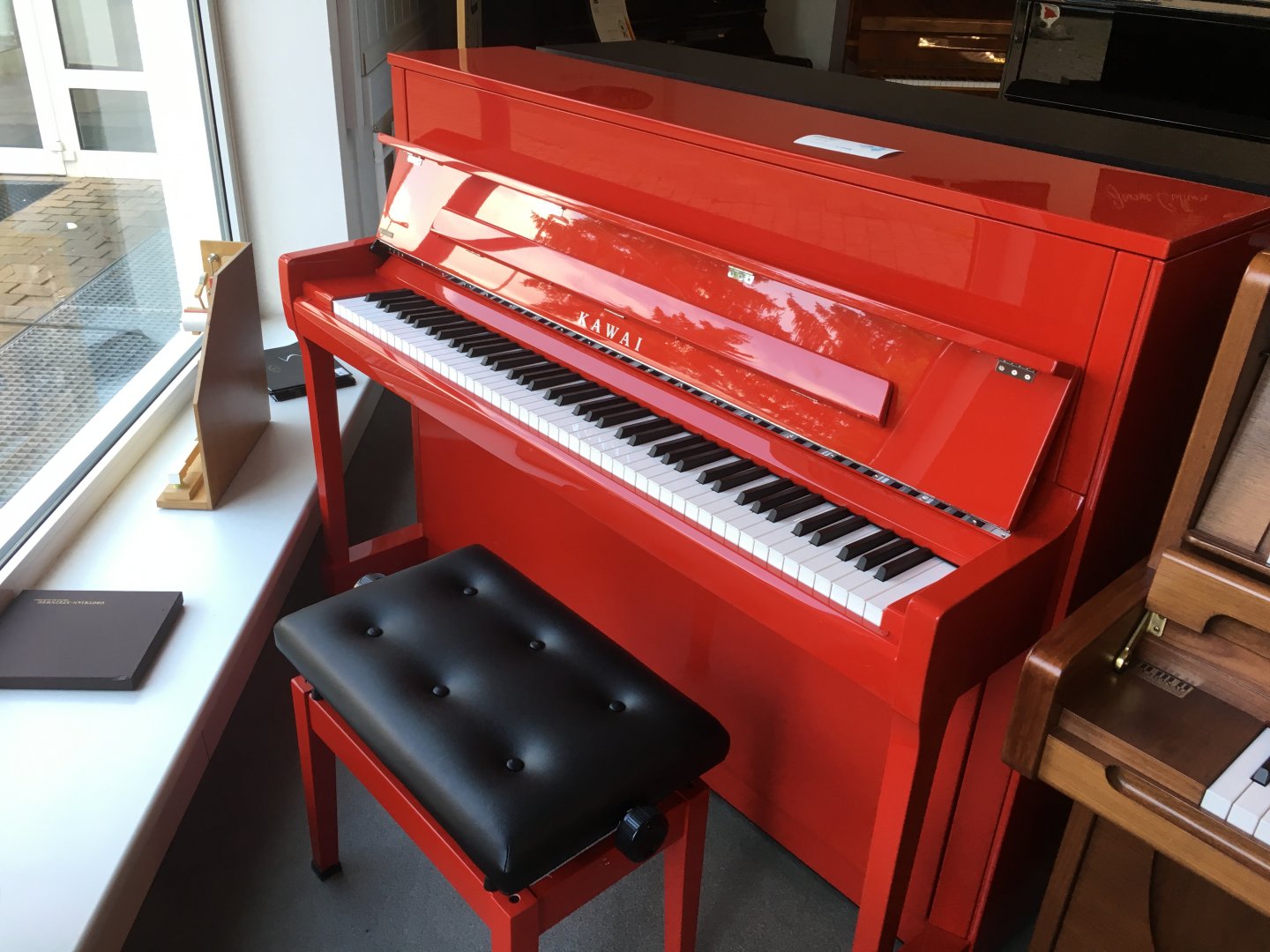 Kawai K 200 in ROT poliert von 2015 in Special colour glossy