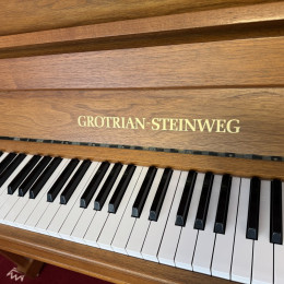 Grotrian-Steinweg 124 von 1990 in Walnut matt