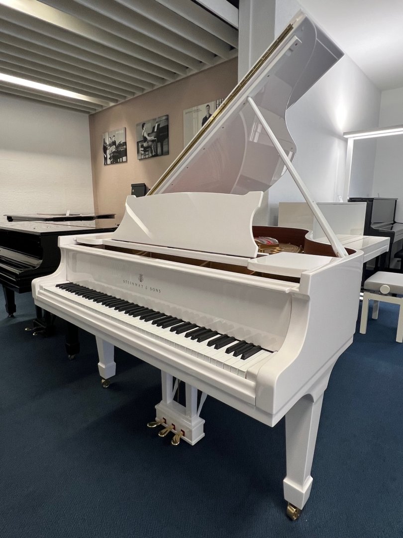 Steinway & Sons M-170 von 1923 in White glossy