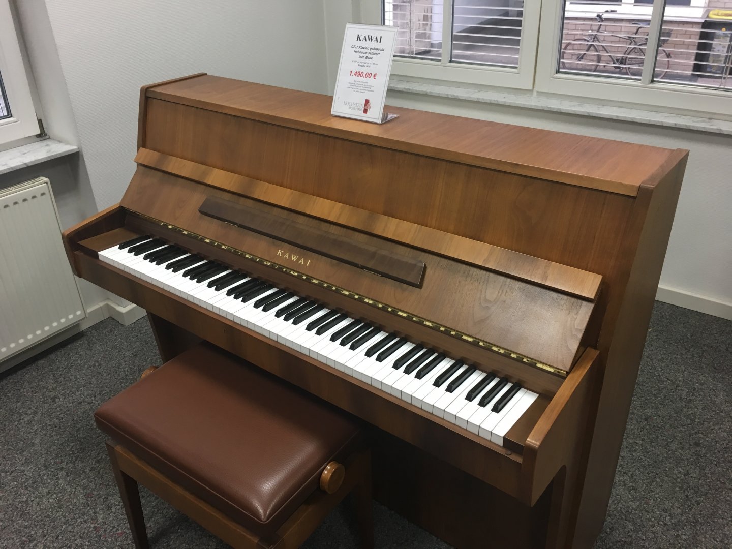 Kawai CE 7 von 1974 in Walnut matt