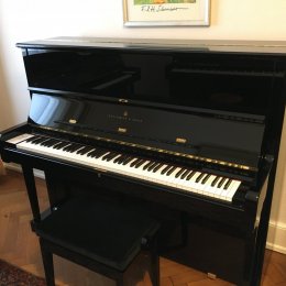 Steinway & Sons V 125 von 1988 in Black glossy