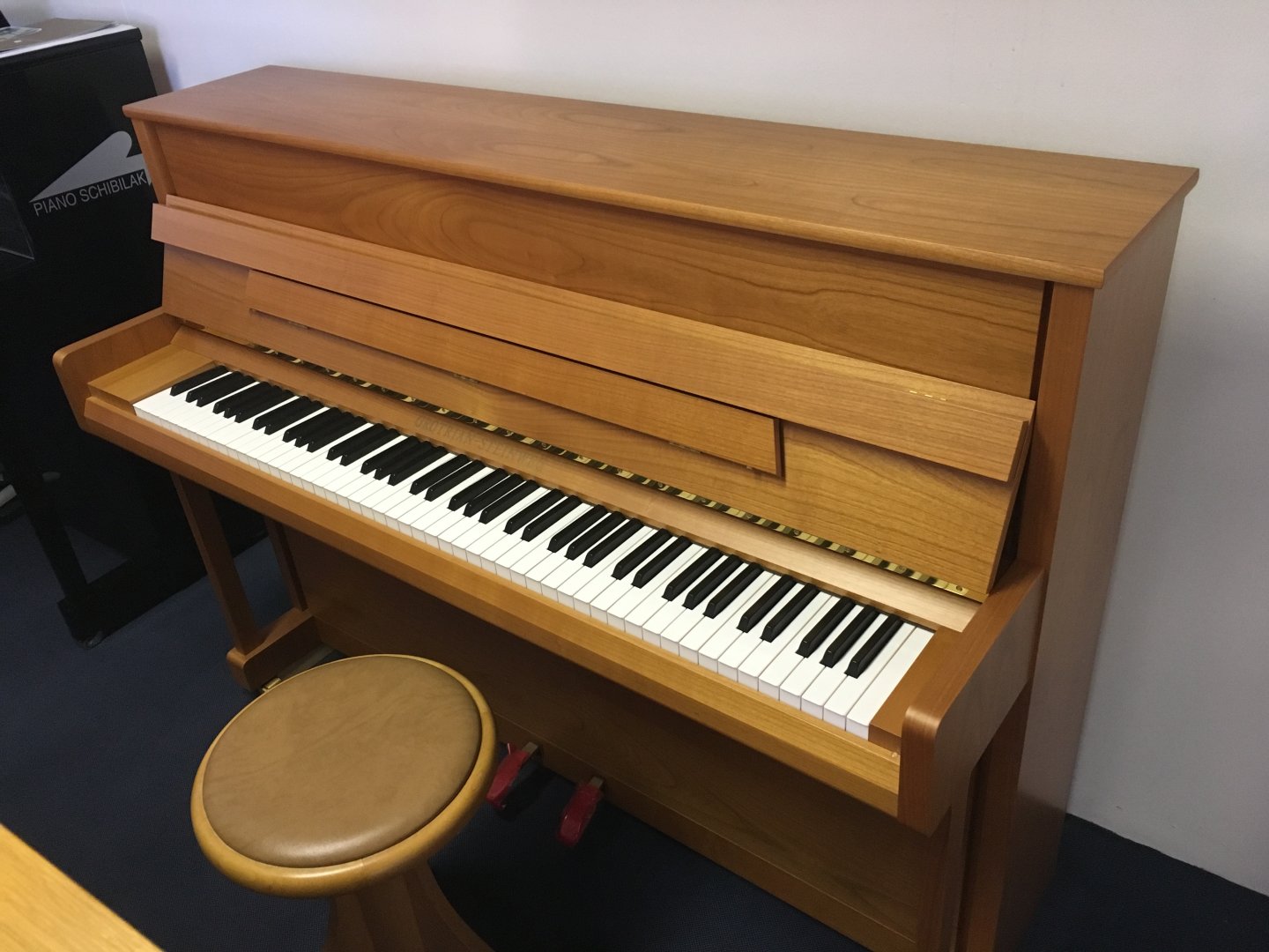 Grotrian-Steinweg 111 Friedrich Kirsche von 2011 in Cherrywood glossy