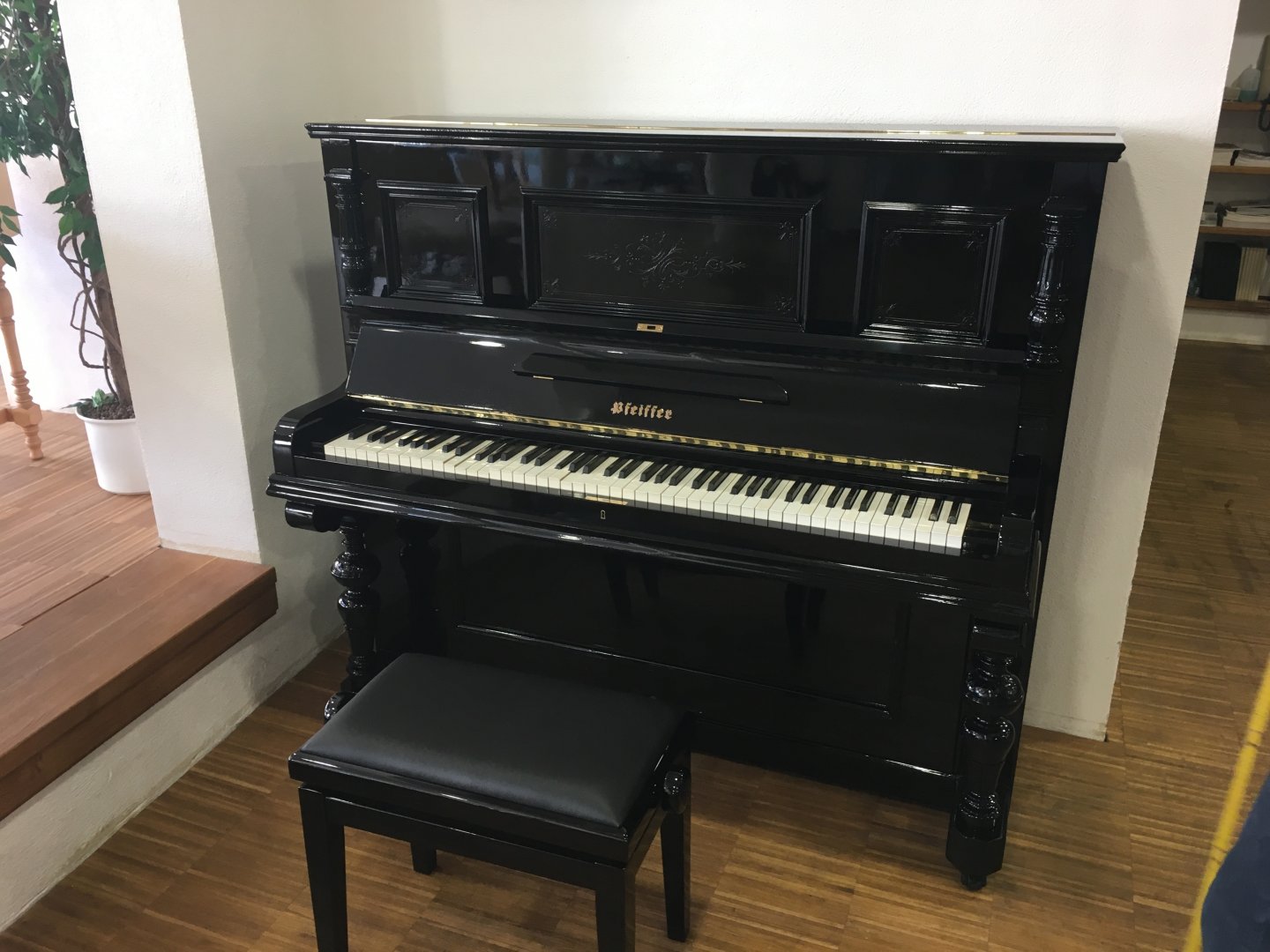 Pfeiffer 132 von 1911 in Black glossy