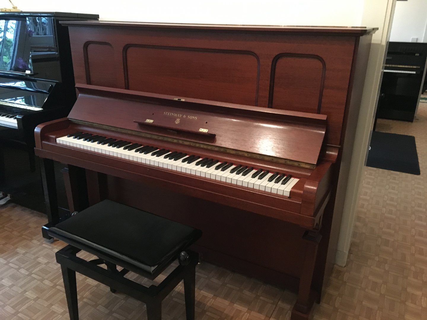 Steinway & Sons K 130 mahagoni satiniert von 1929 in Mahagony matt