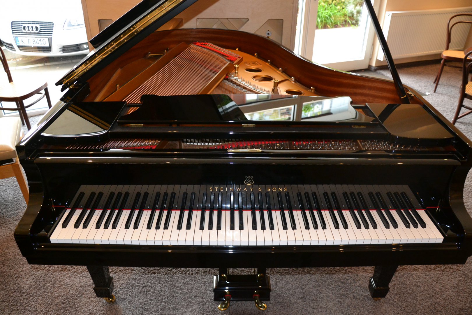 Steinway & Sons O von 1973 in Black glossy
