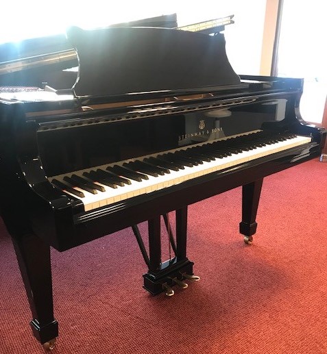 Steinway & Sons B 211 von 1991 in Black glossy