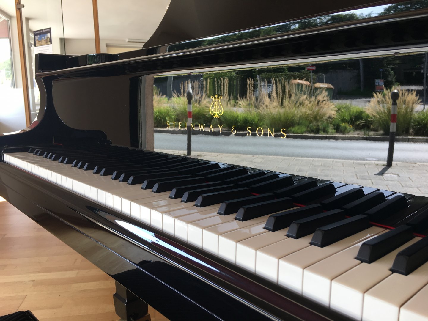 Steinway & Sons A 188 von 1977 in Black glossy