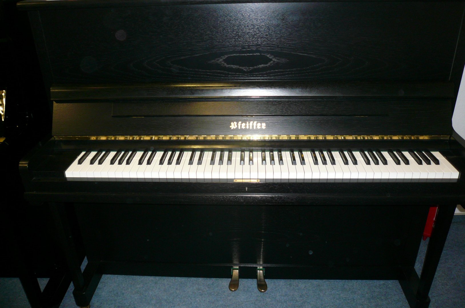 Pfeiffer 122 von 1992 in Black matt