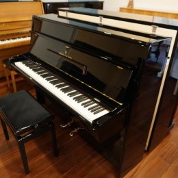 Steinway & Sons Z 114 schwarz poliert von 1970 in Black glossy