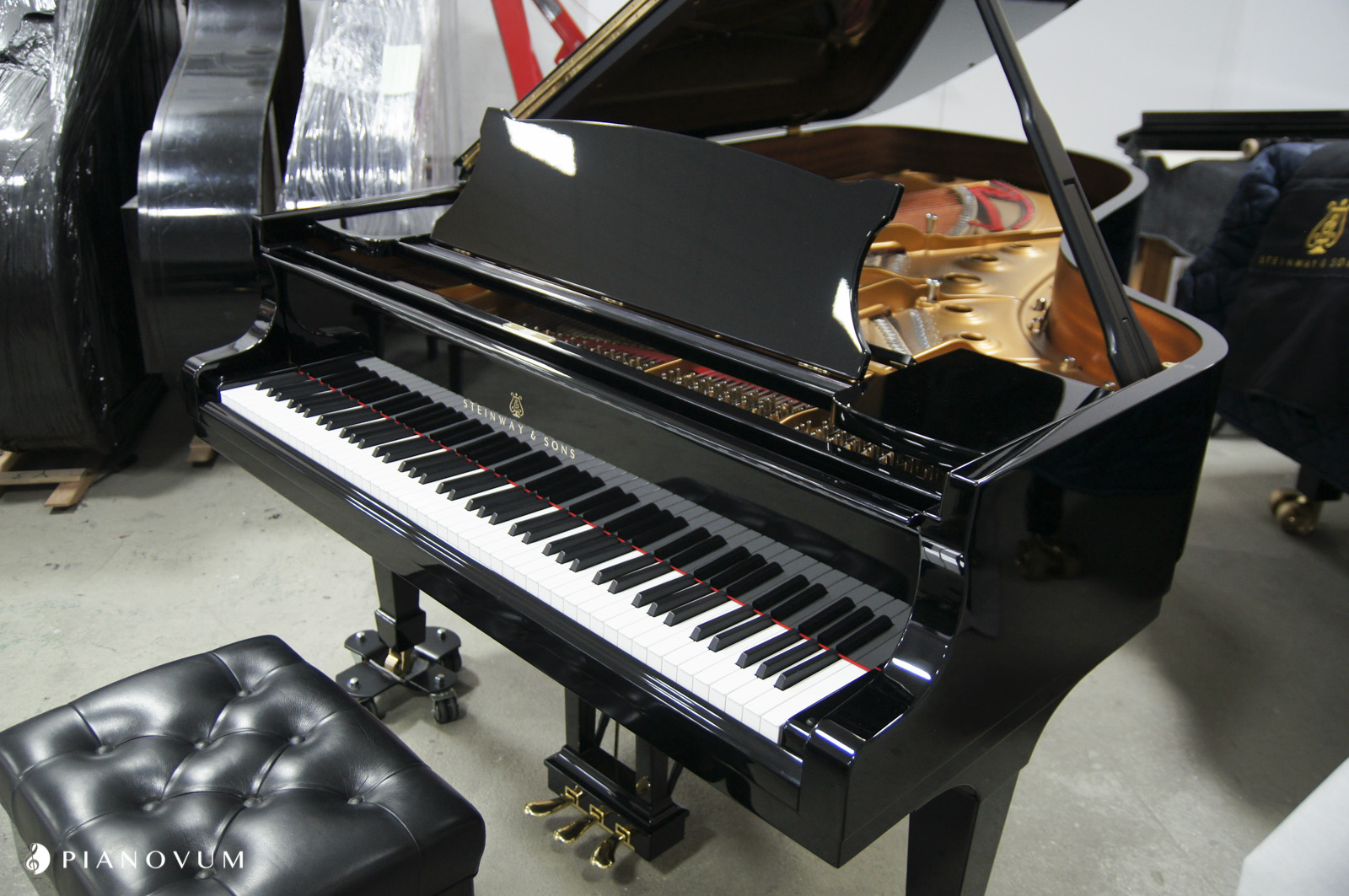 Steinway & Sons B-211 von 1999 in Black glossy
