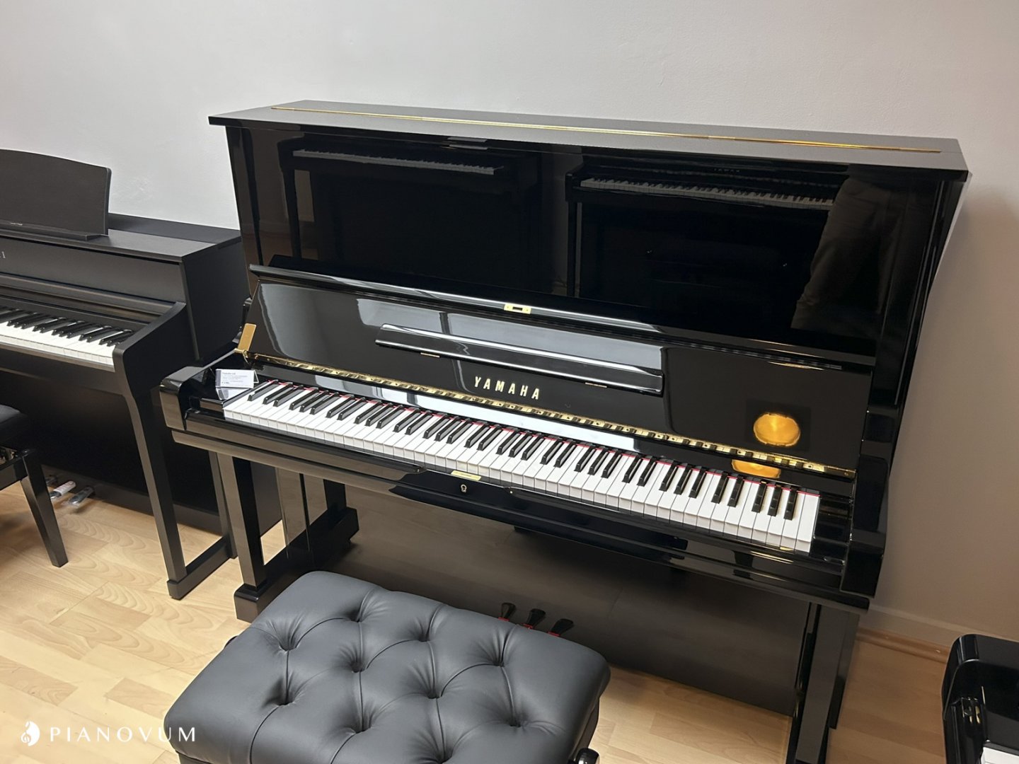 Yamaha U3 M von 1985 in Black glossy