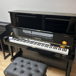 Yamaha U3 von 1971 in Black glossy