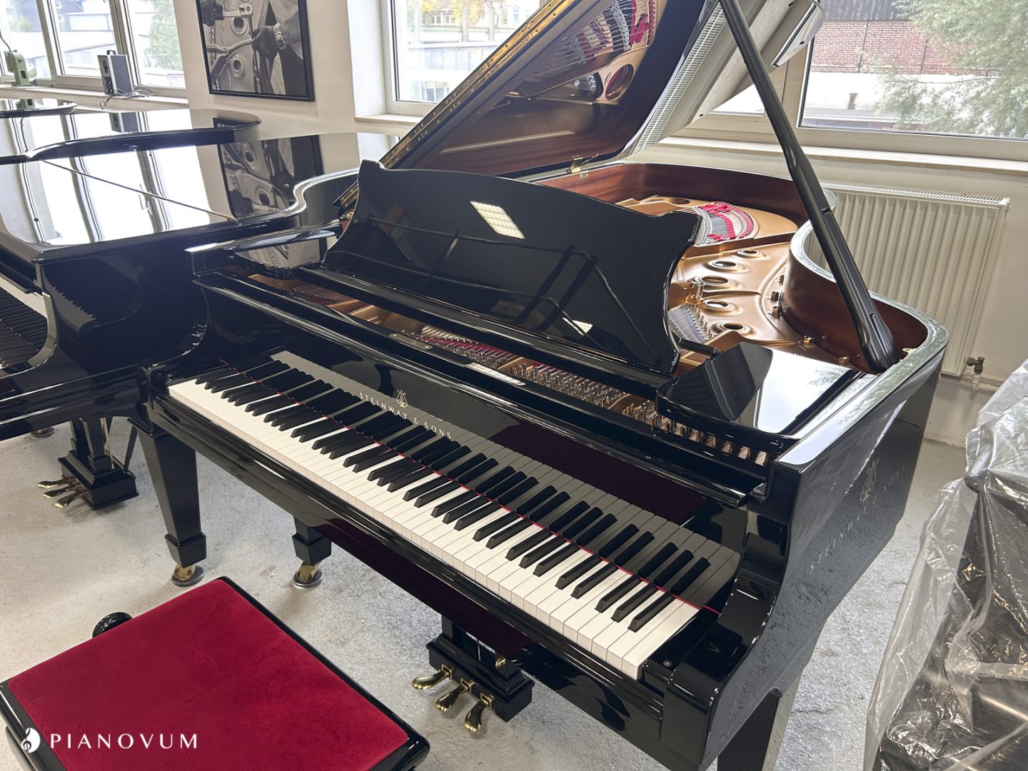 Steinway & Sons B-211 von 1996 in Black glossy