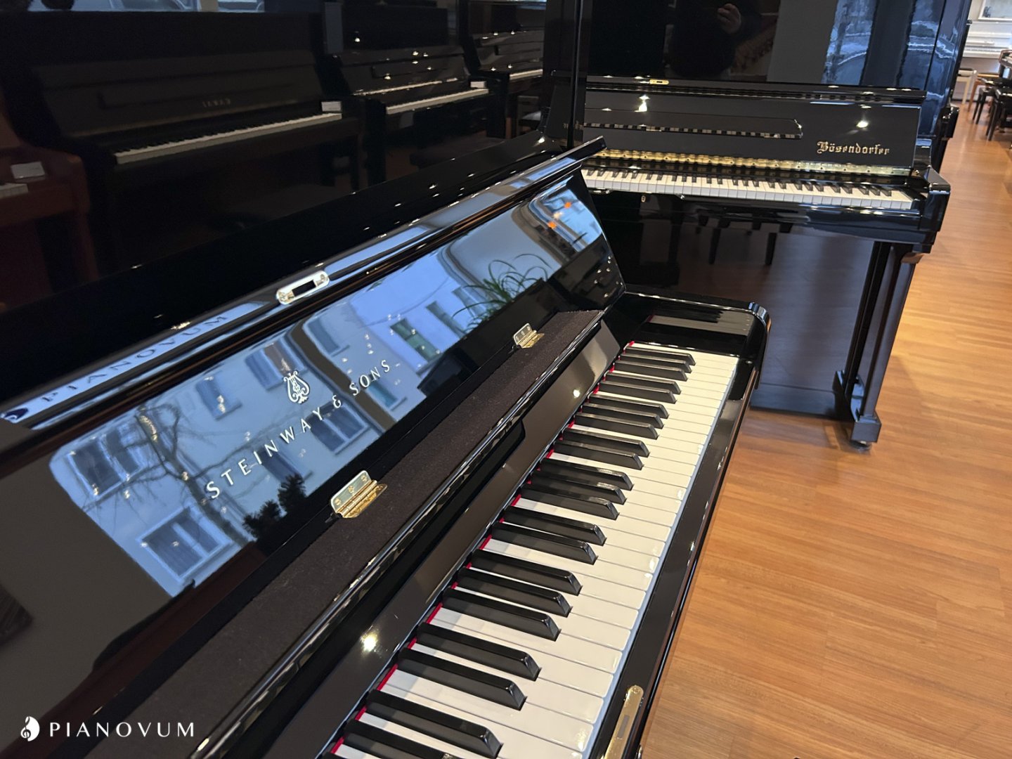 Steinway & Sons K-132 Silent von 2005 in Black glossy