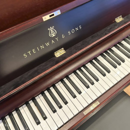 Steinway & Sons V-125 von 1979 in Mahagony matt