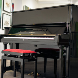 Yamaha U2 von 1974 in Black glossy