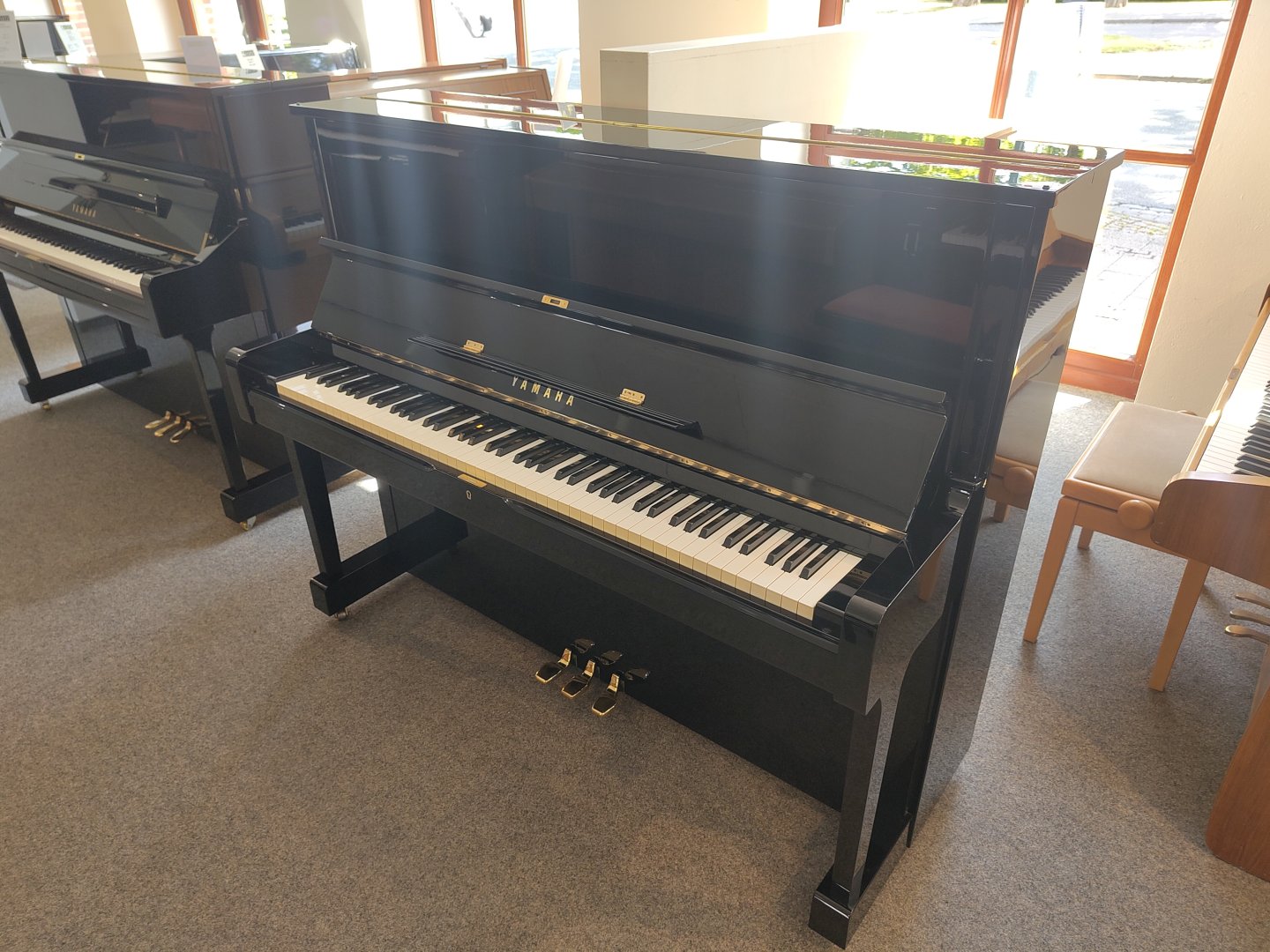 Yamaha U1 von 1980 in Black glossy