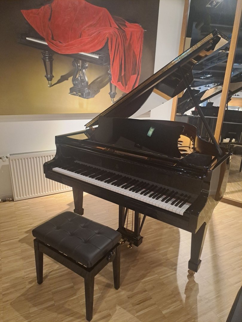 Steinway & Sons O-180 von 2000 in Black glossy